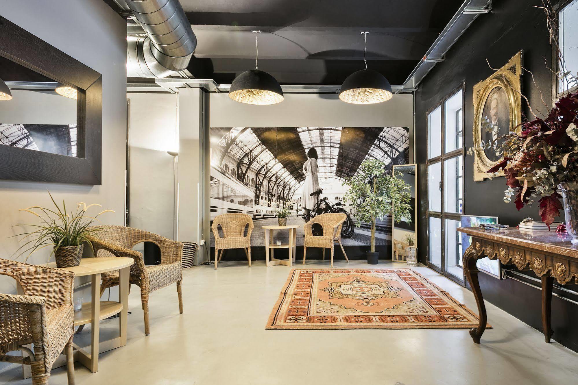 Fira Apartments By Gaiarooms Barcelona Exterior photo