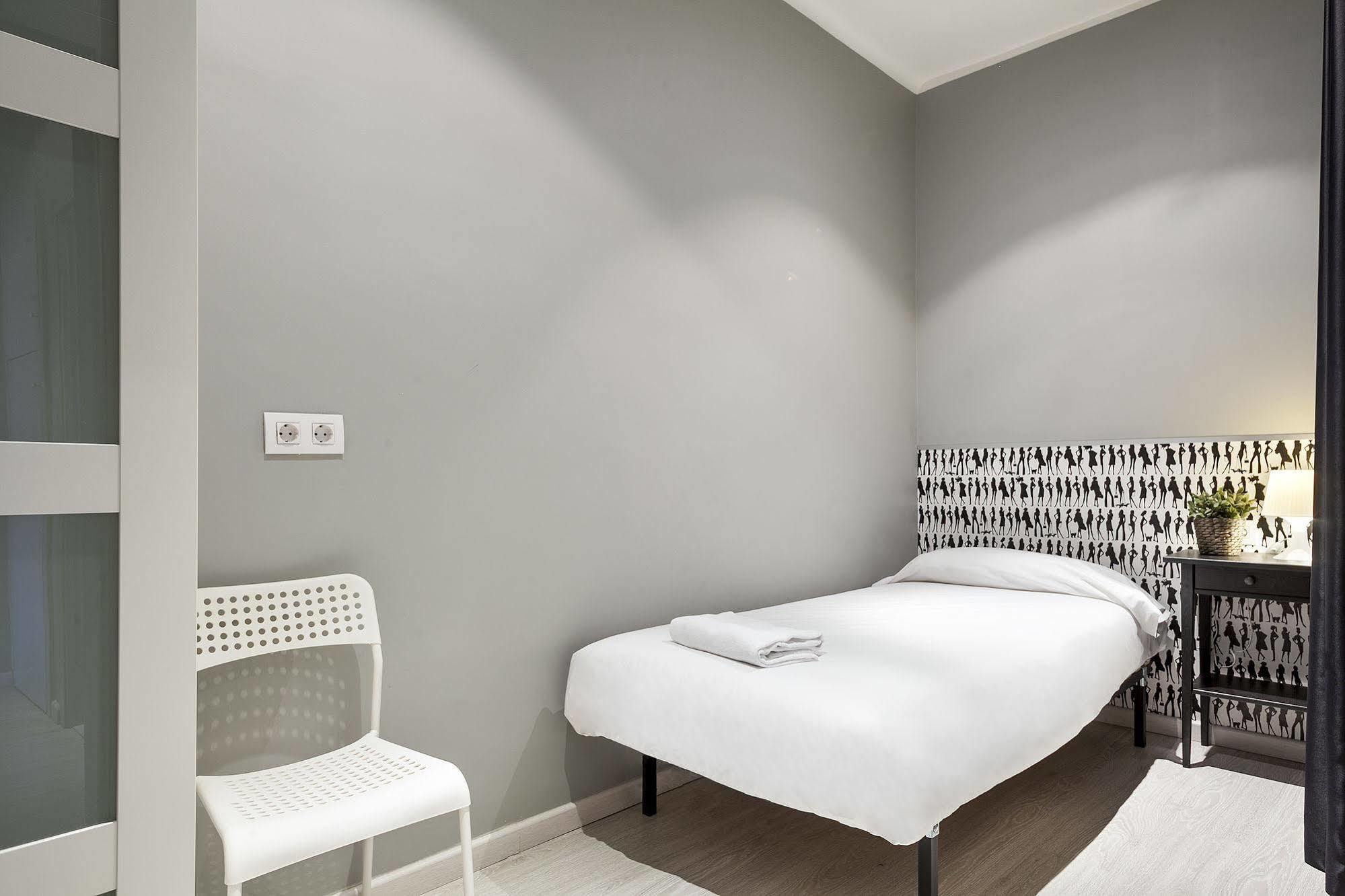 Fira Apartments By Gaiarooms Barcelona Exterior photo