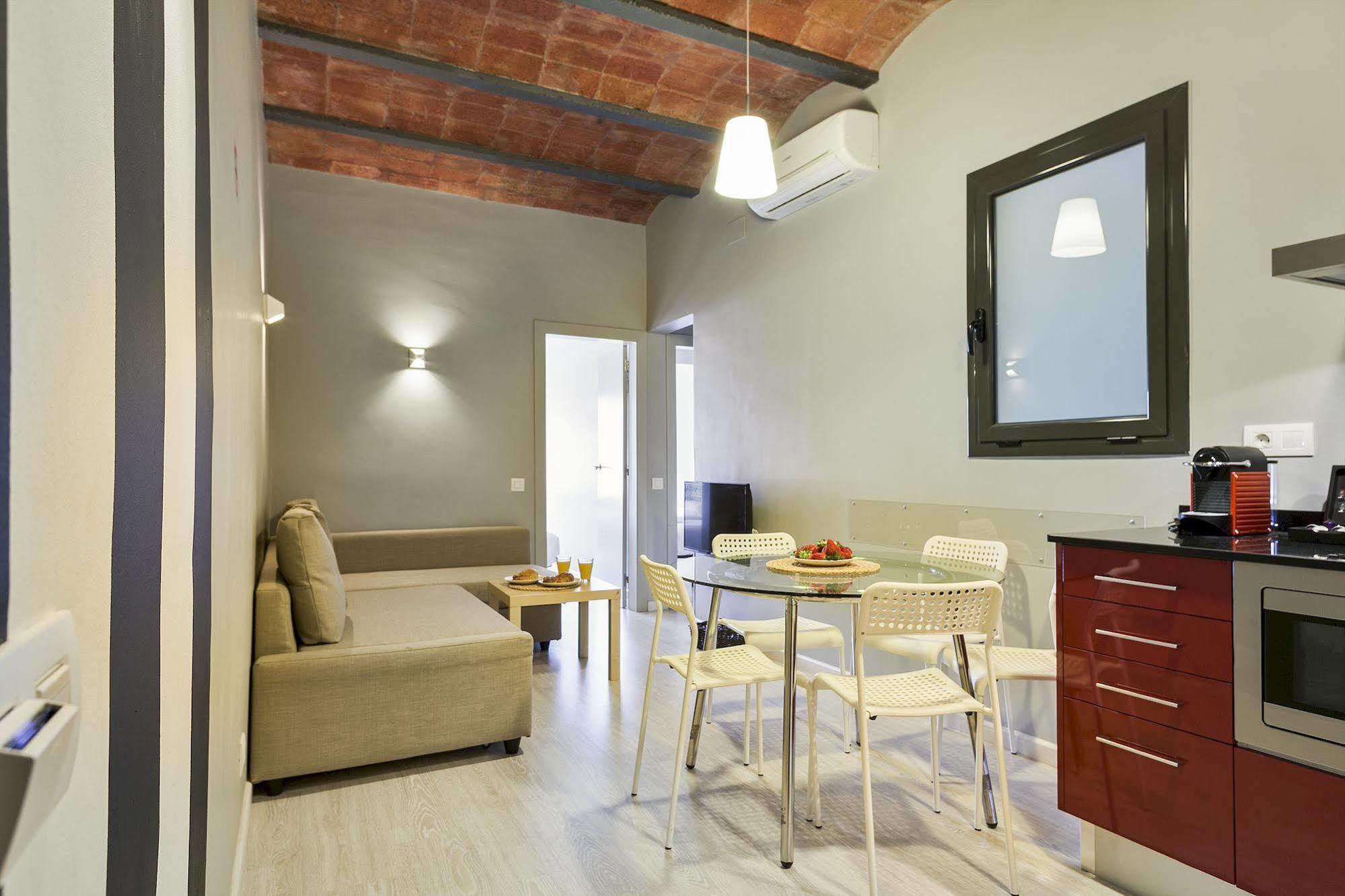 Fira Apartments By Gaiarooms Barcelona Exterior photo